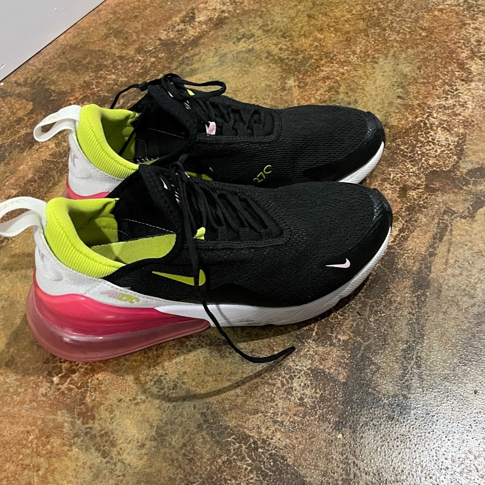 Nike 270